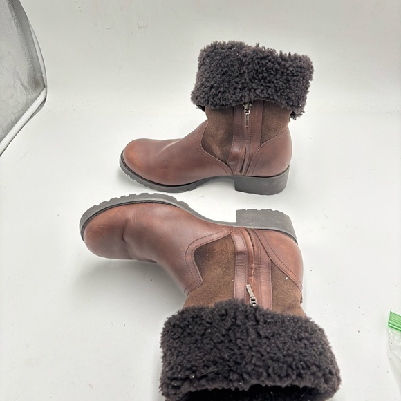 UGG Women’s 9 Brown Leather Bellvue II Mid Shearling Lined Heeled Boots - Picture 8 of 8